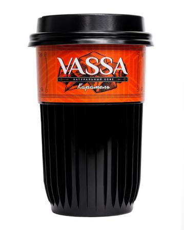 Кофе молотый VASSA в стакане с натуральным сиропом Карамель .
