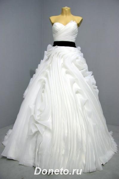 Новое шикарное испанское свадебное платье  Размер 46-42